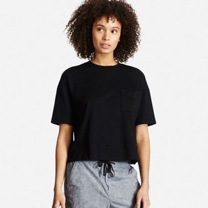 Uniqlo Boxy Cropped Black Tee ☕️